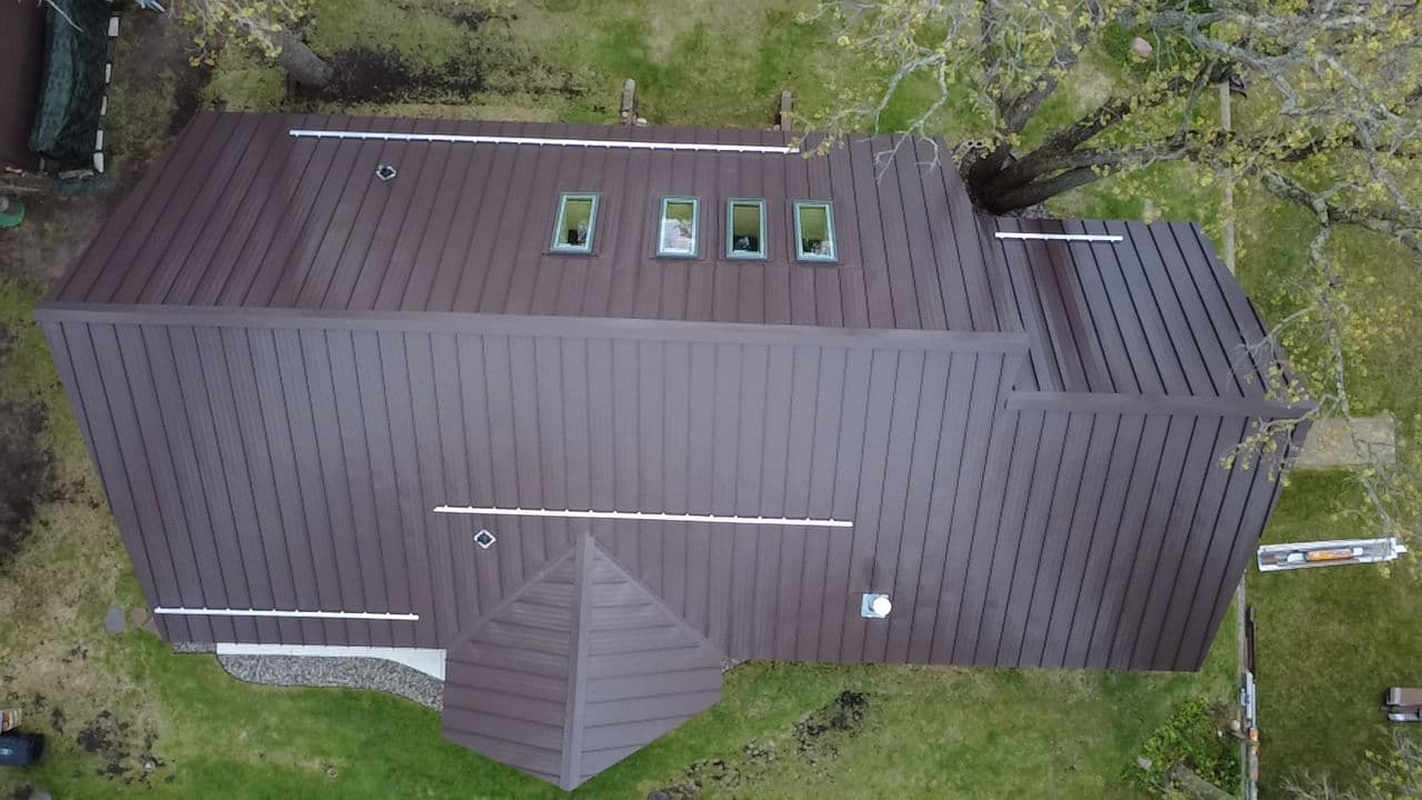 Gallery photos for 24-Gauge Mechanically Seamed Metal Roof on a Lakeside Home: Image #1