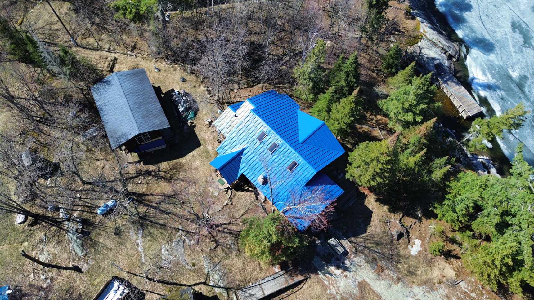 Gallery photos for Stunning Royal Blue Roof on Lake Kabetogema Cabin: Image #1