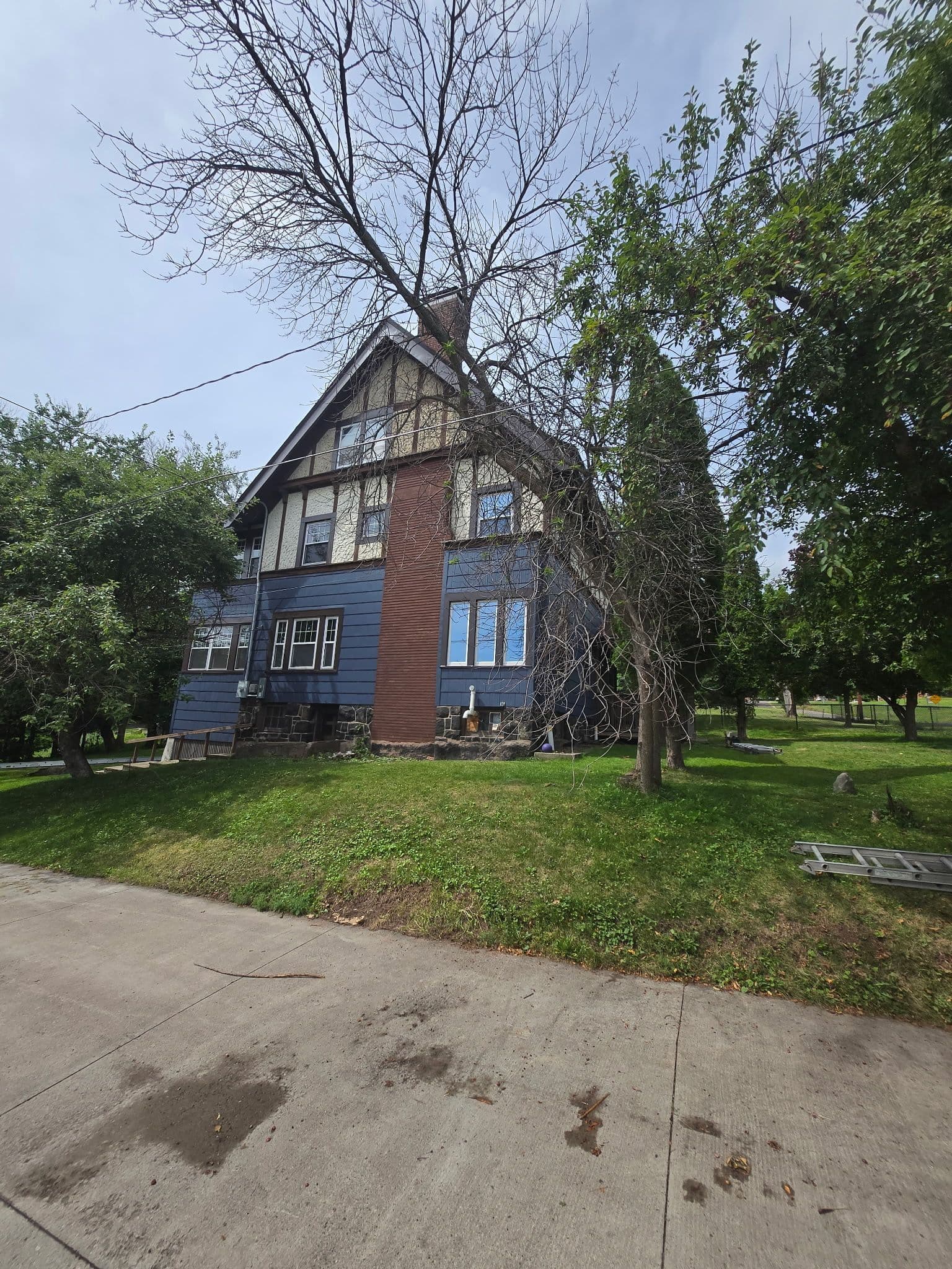 Stunning Roofing Transformation with Premium Siding image